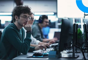 Grupo de estudiante del técnico en codificación de software de Colsubsidio.